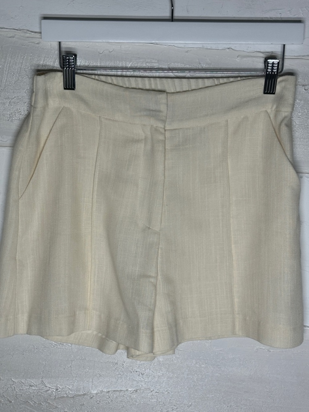 New w tags Skies are Blue ecru shorts